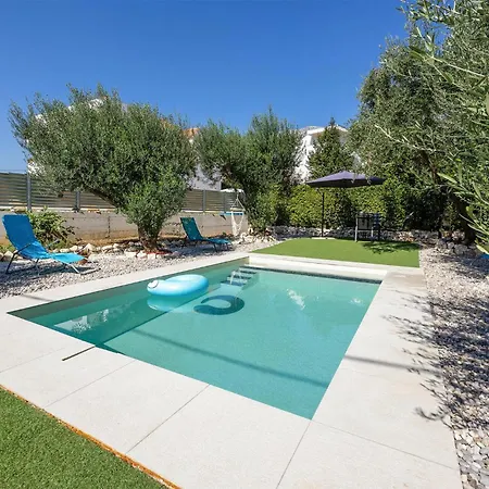 4 Bedroom Lovely In Kastel Sucurac *