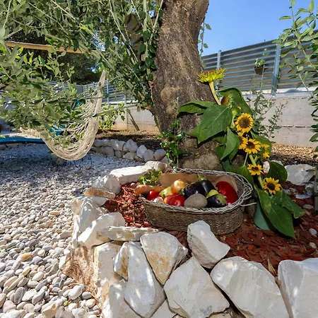 4 Bedroom Lovely In Kastel Sucurac 아파트