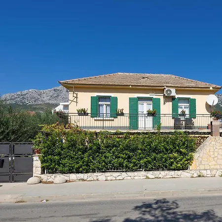 아파트 4 Bedroom Lovely In Kastel Sucurac