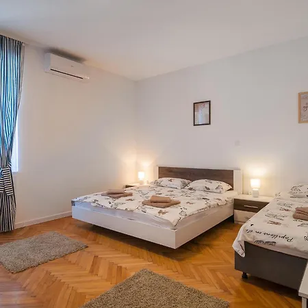 4 Bedroom Lovely In Kastel Sucurac Kaštela