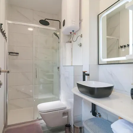 아파트 4 Bedroom Lovely In Kastel Sucurac *