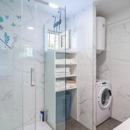 4 Bedroom Lovely In Kastel Sucurac 아파트
