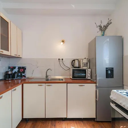 아파트 4 Bedroom Lovely In Kastel Sucurac *