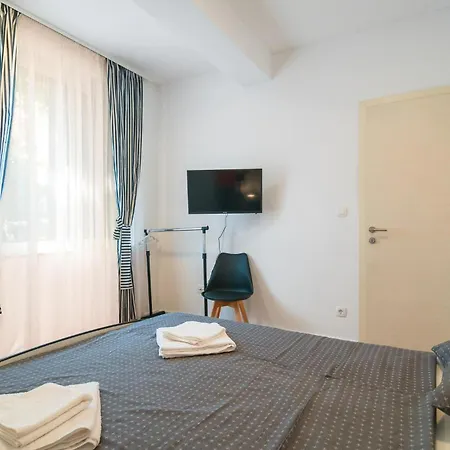 Beautiful In Kastel Sucurac With Wifi Apartment Kaštela