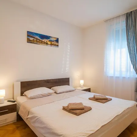 4 Bedroom Lovely In Kastel Sucurac 아파트