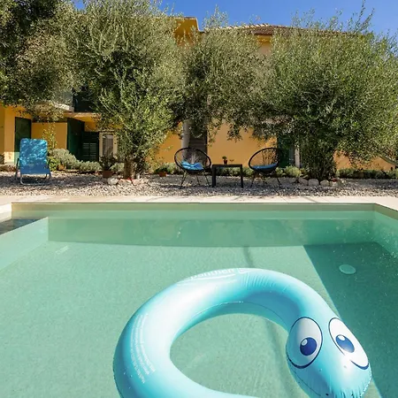 아파트 4 Bedroom Lovely In Kastel Sucurac